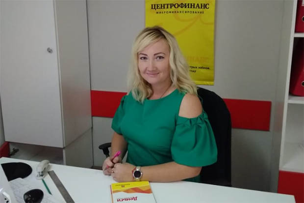 Мария Домокур в офисе «Центрофинанс» в городе Сортавала